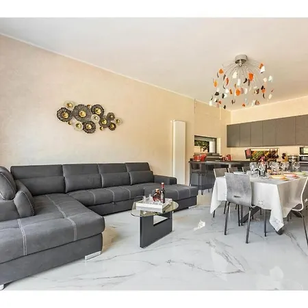 Elegant Nunzia Villa *