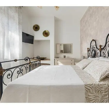 Elegant Nunzia Villa