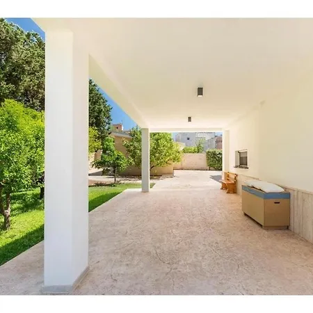 Elegant Nunzia Villa Ruffano