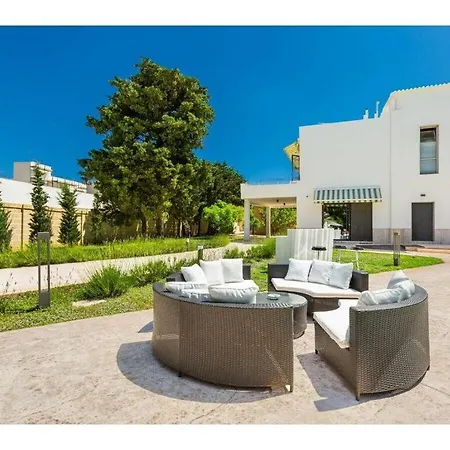 Elegant Nunzia Villa *